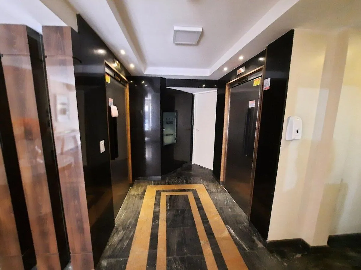 Amplo Apto 2 Suites Mais 1Quarto Vista Mar 50M Da Praia - Somente Familiares Balneario Camboriu Apartment