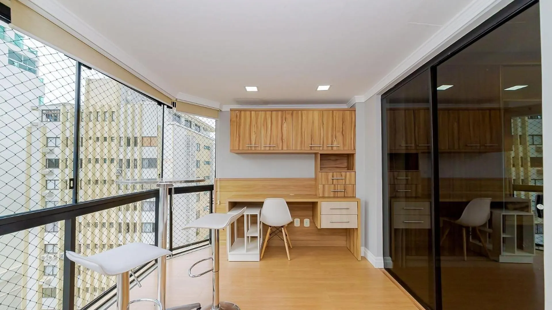 Apartment Amplo Apto 2 Suites Mais 1Quarto Vista Mar 50M Da Praia - Somente Familiares Balneario Camboriu Brazil