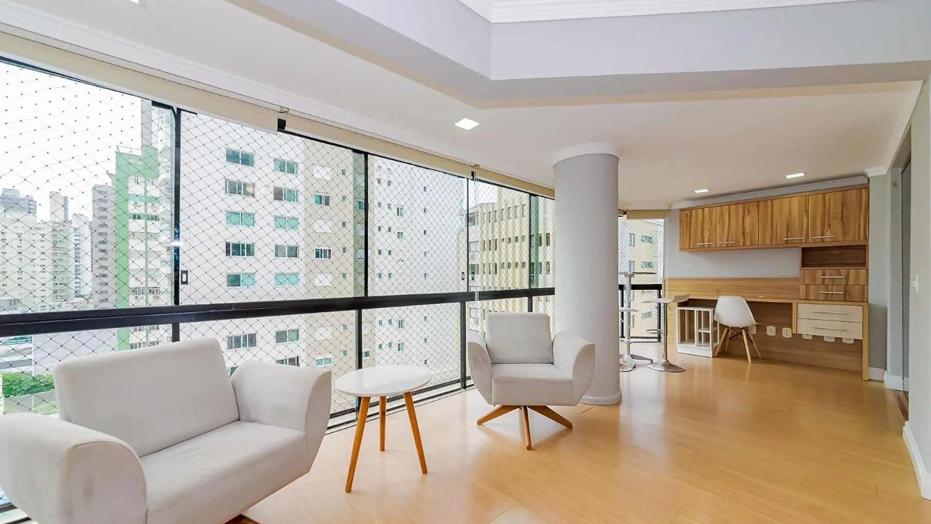 Amplo Apto 2 Suites Mais 1Quarto Vista Mar 50M Da Praia - Somente Familiares Balneario Camboriu Brazil