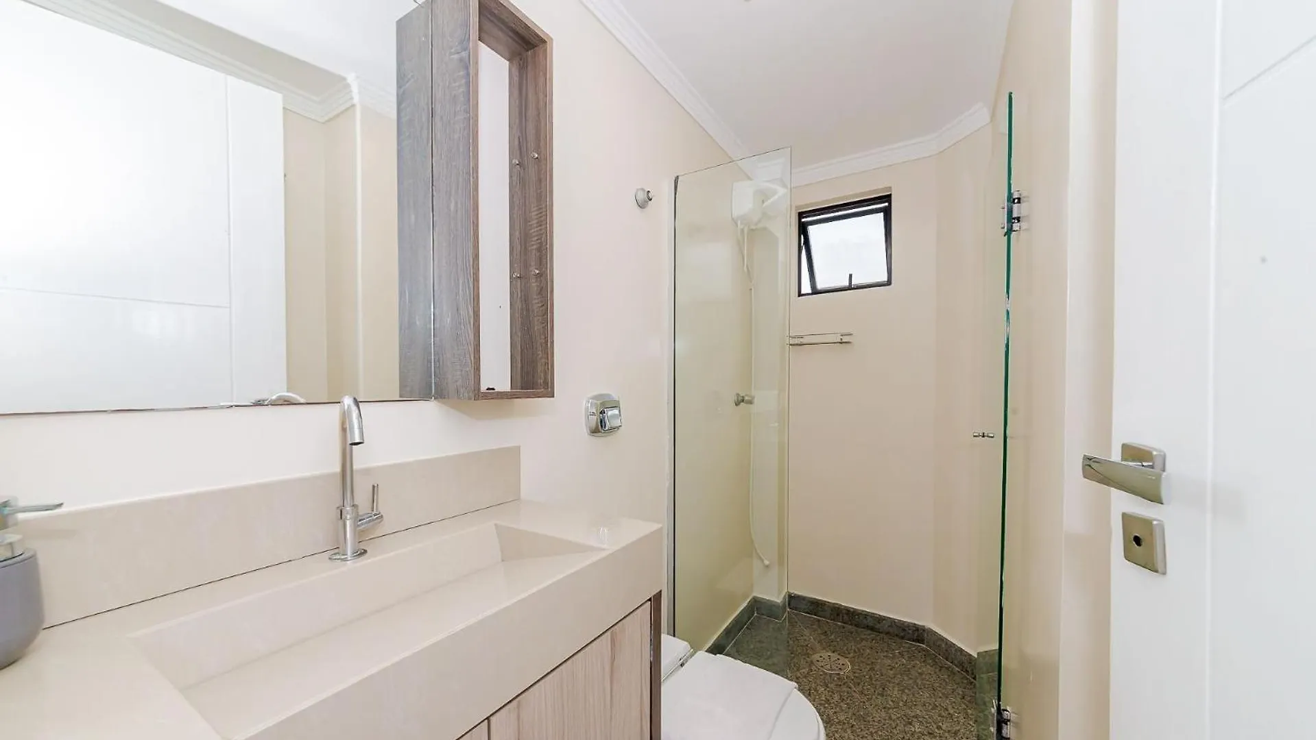 Apartment Amplo Apto 2 Suites Mais 1Quarto Vista Mar 50M Da Praia - Somente Familiares Balneario Camboriu Brazil