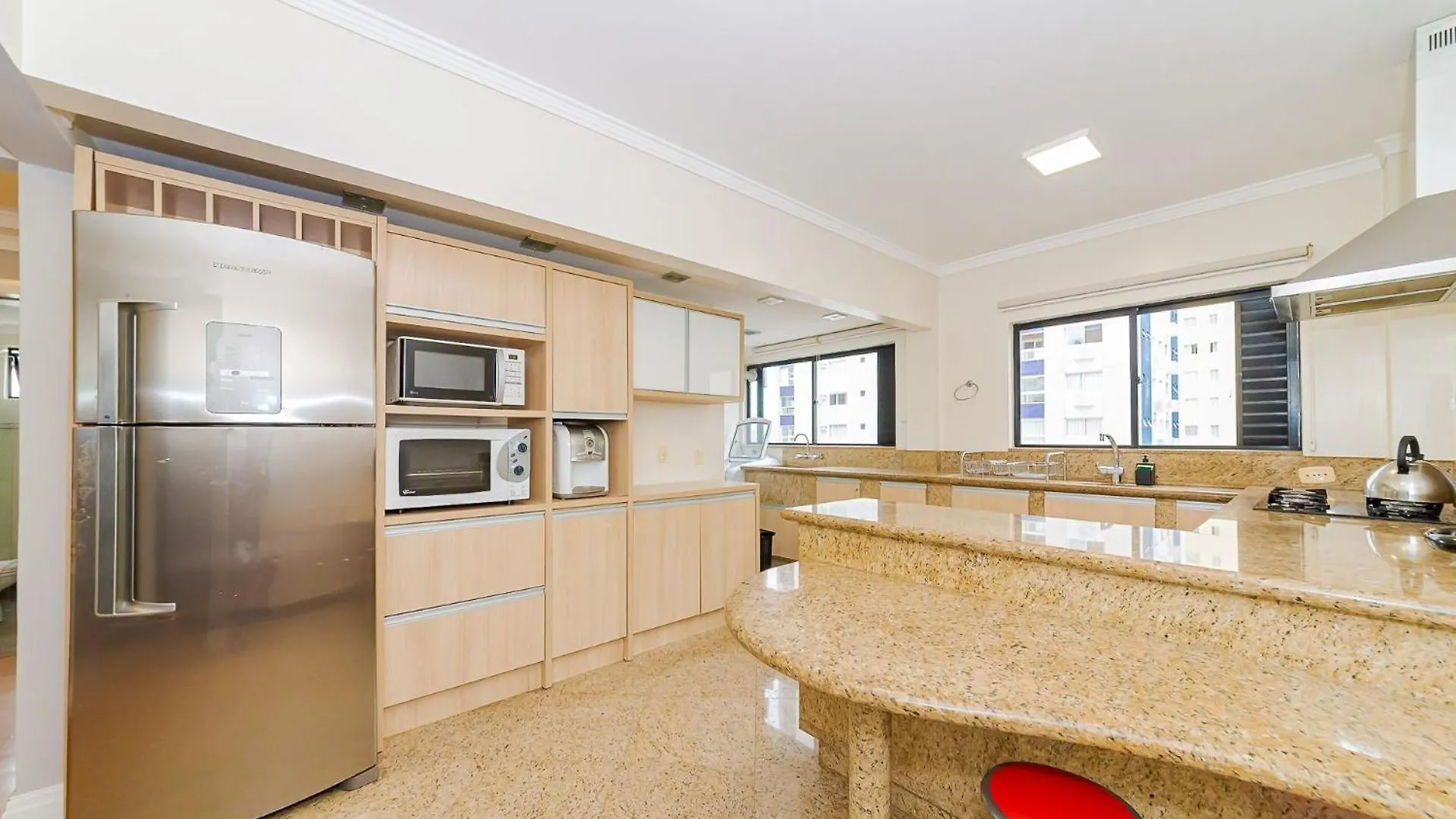 Amplo Apto 2 Suites Mais 1Quarto Vista Mar 50M Da Praia - Somente Familiares Balneario Camboriu Apartment