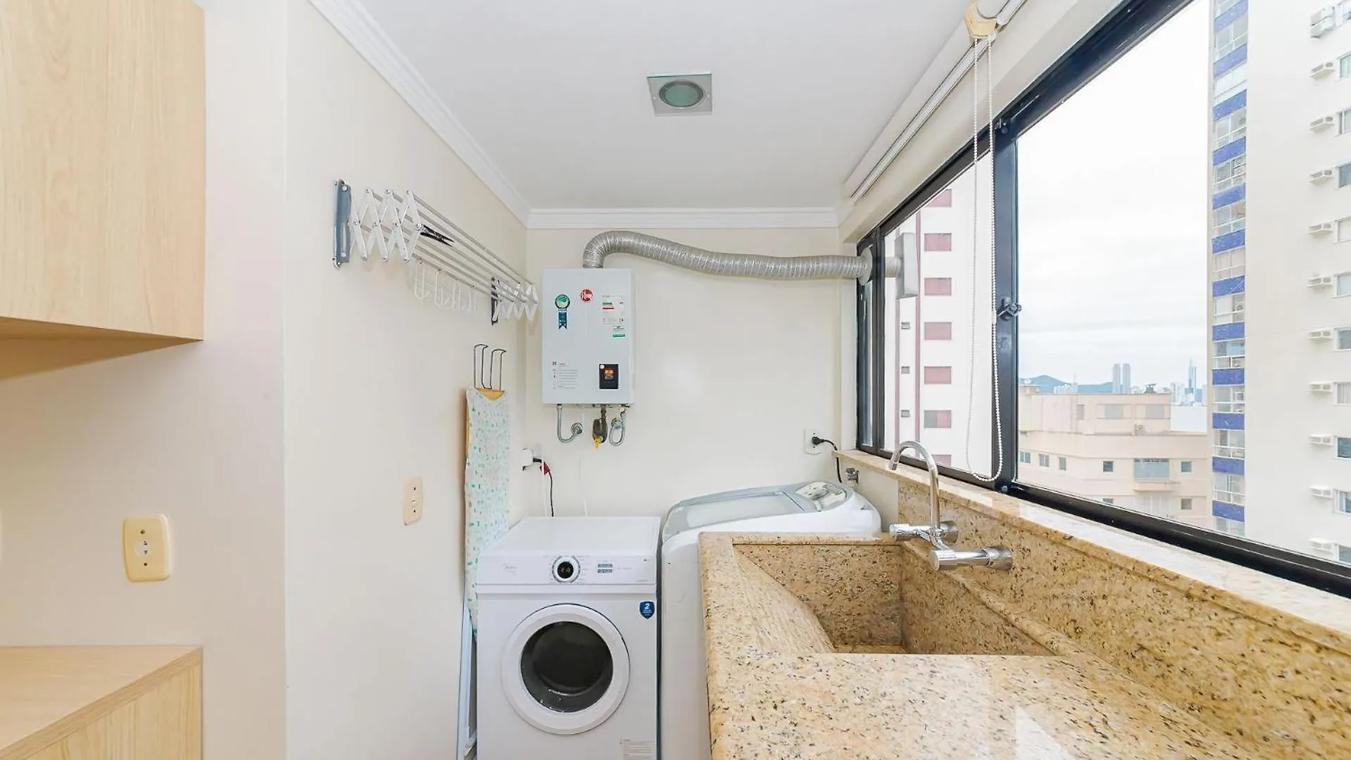 Amplo Apto 2 Suites Mais 1Quarto Vista Mar 50M Da Praia - Somente Familiares Balneario Camboriu