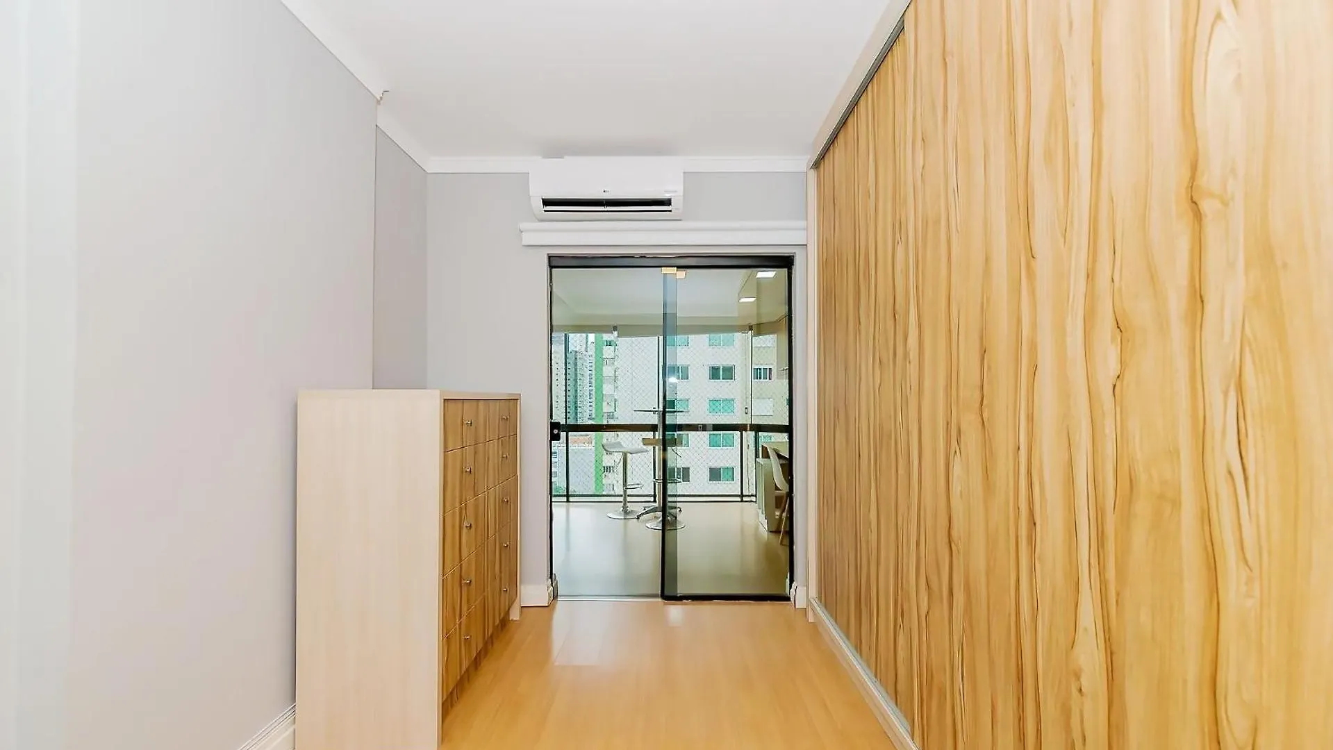 Apartment Amplo Apto 2 Suites Mais 1Quarto Vista Mar 50M Da Praia - Somente Familiares Balneario Camboriu Brazil