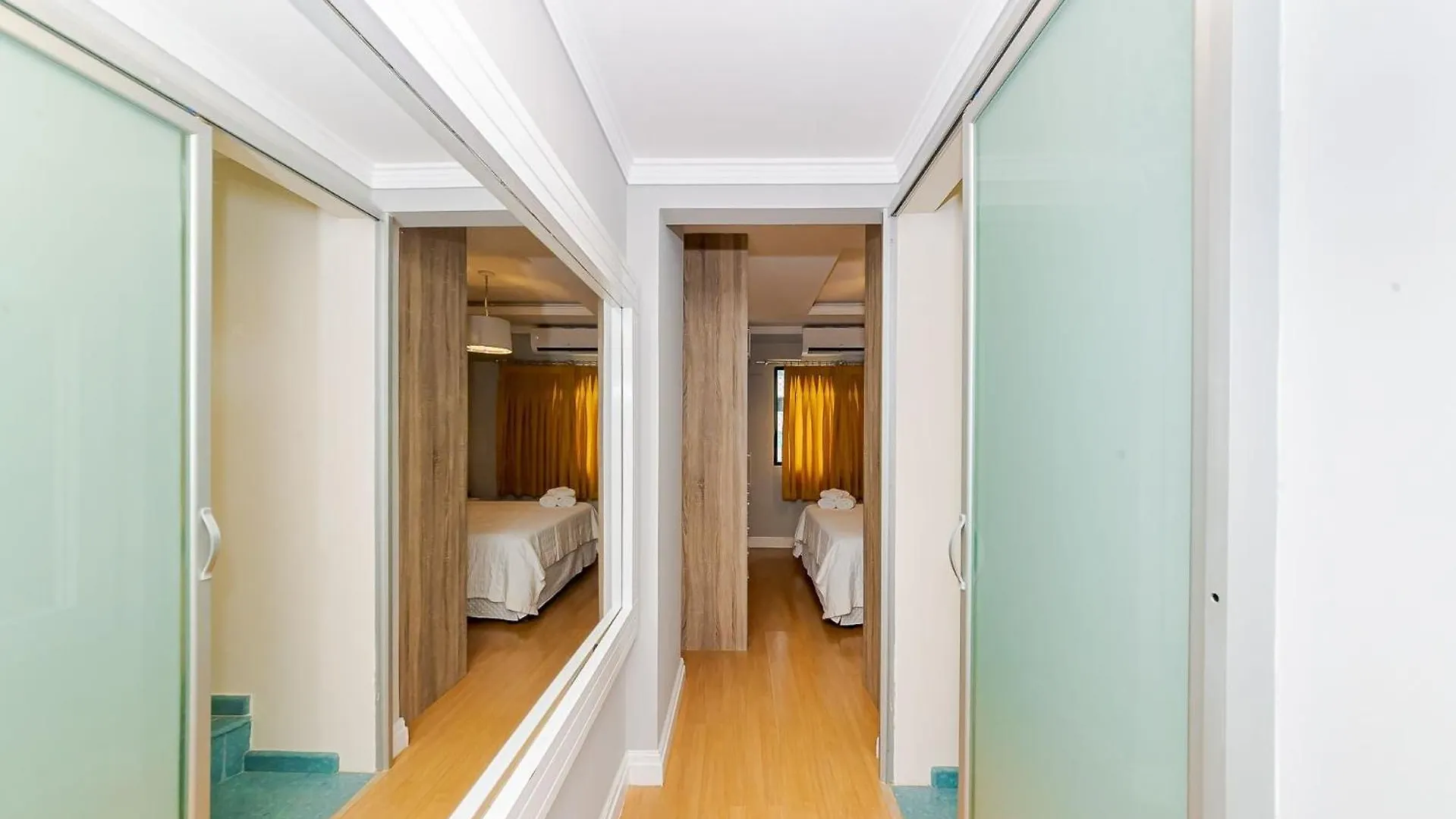 Amplo Apto 2 Suites Mais 1Quarto Vista Mar 50M Da Praia - Somente Familiares Balneario Camboriu Apartment