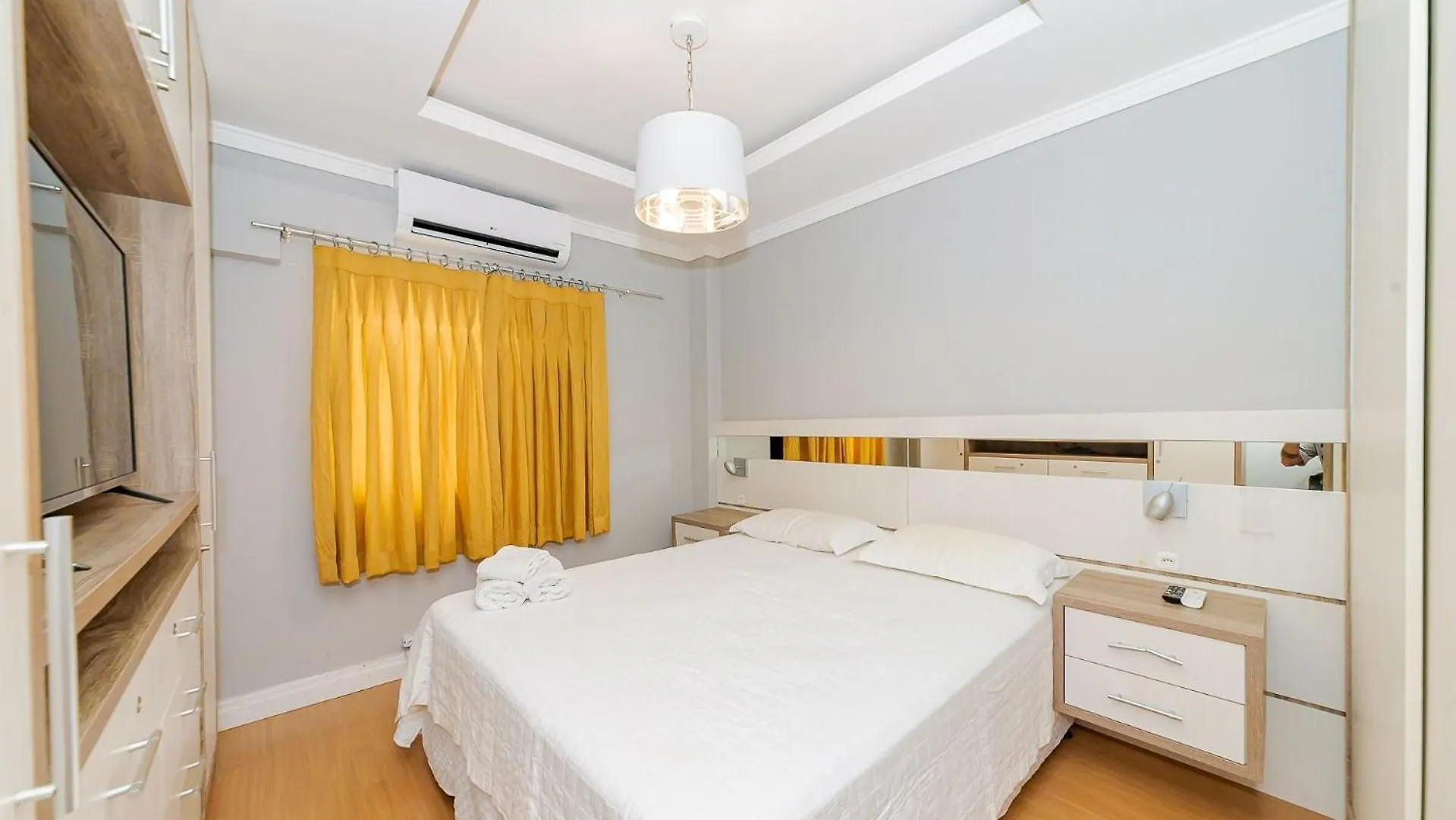 Apartment Amplo Apto 2 Suites Mais 1Quarto Vista Mar 50M Da Praia - Somente Familiares Balneario Camboriu Brazil